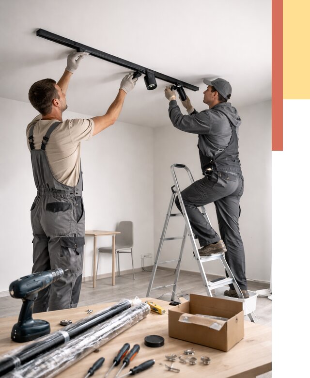 Установка трековых светильников в натяжной потолок в Коркино от 4360 руб. | ОТДЕЛОЧНИК-Крк